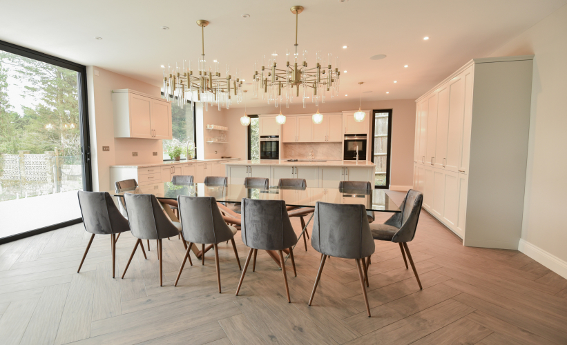 Private Villa in UK Wood Look tiles kitchen